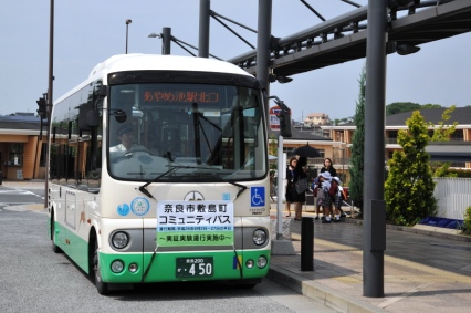 奈良市敷島町コミュニティバス実証実験運行の様子